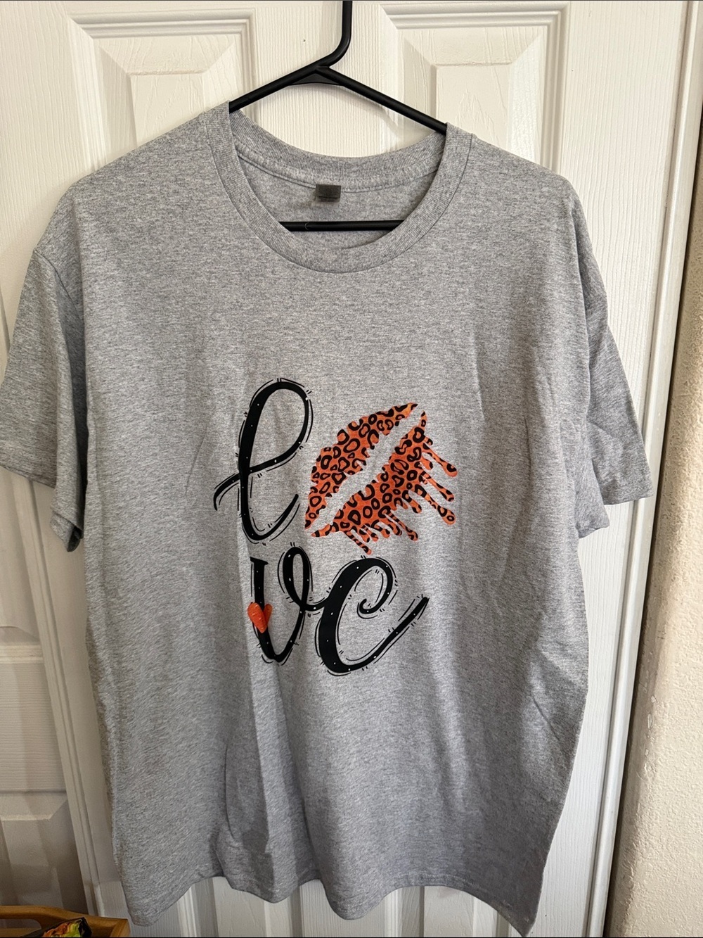 Gildan Gray Short Sleeve Tee with Love Lips Script - Picture 1 of 9